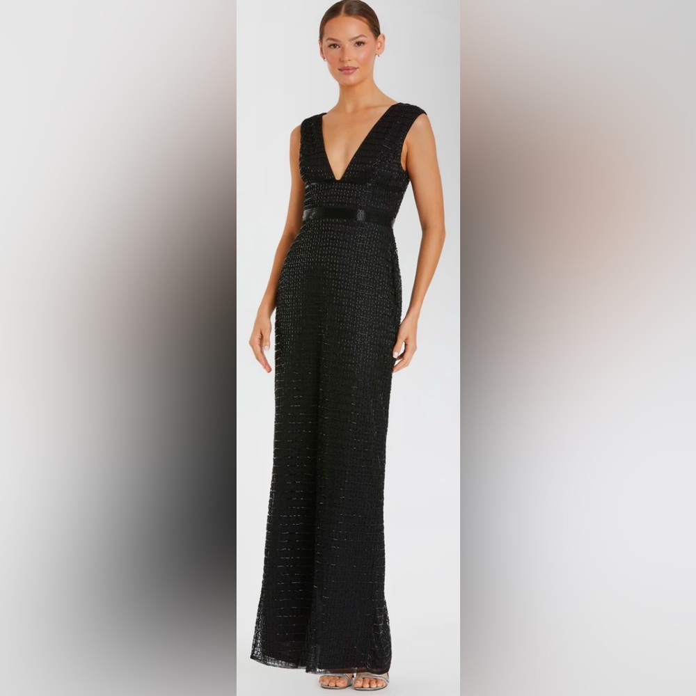 NWT Mac Duggal 5625 - Black Beaded Cap Sleeve V Neck Column Gown
